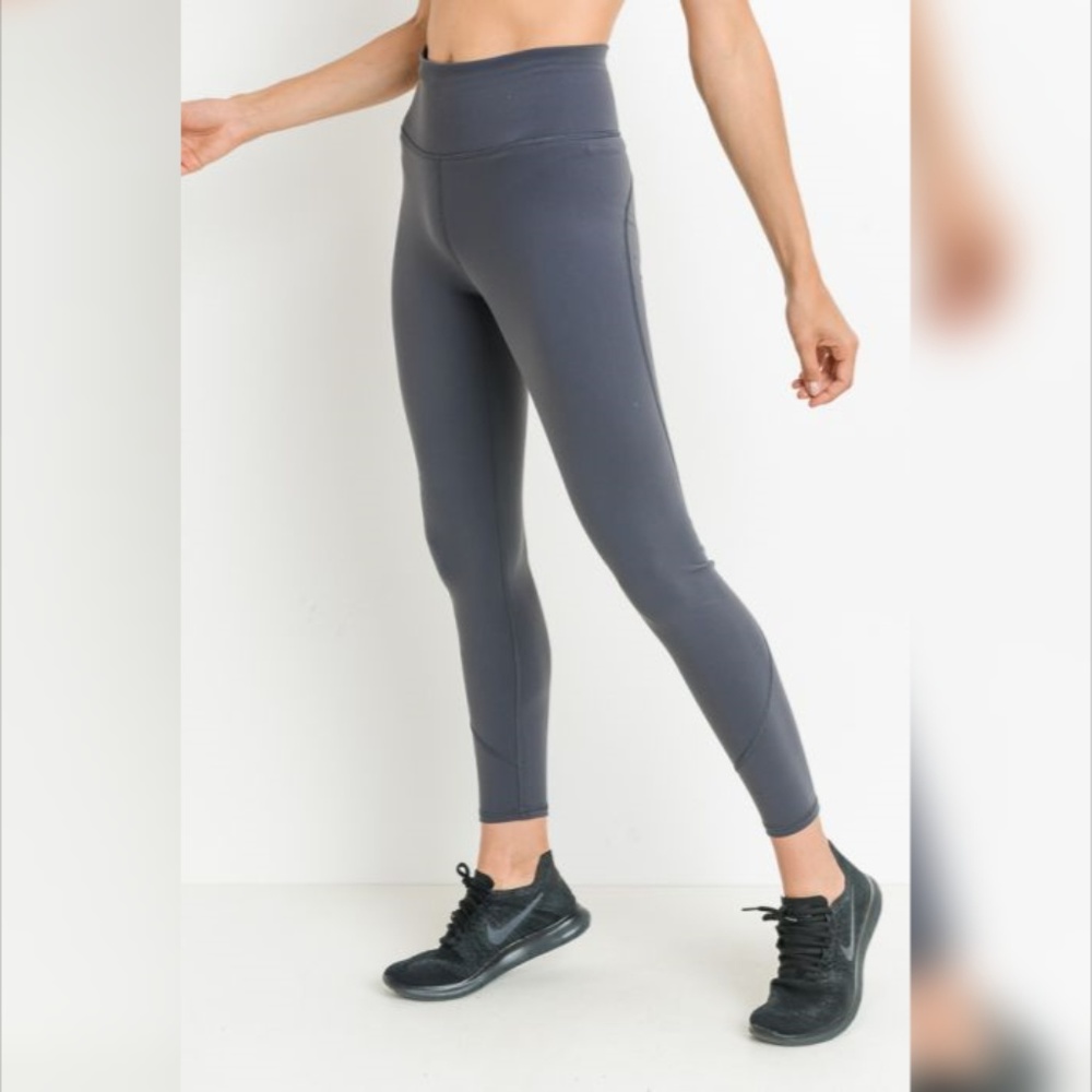 Highwaist Performance Essential Solid Leggings - image 4